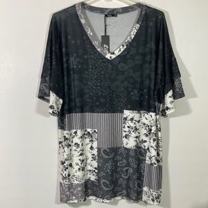 Lily by Firmiana Black & White Blocks Floral/Stripe Design Top Size 3XL  NWT